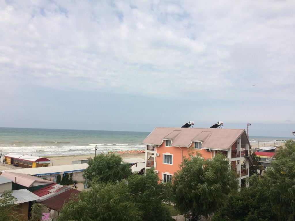 Dolce Vita Resort Hotel Zaliznyy Port Exterior photo